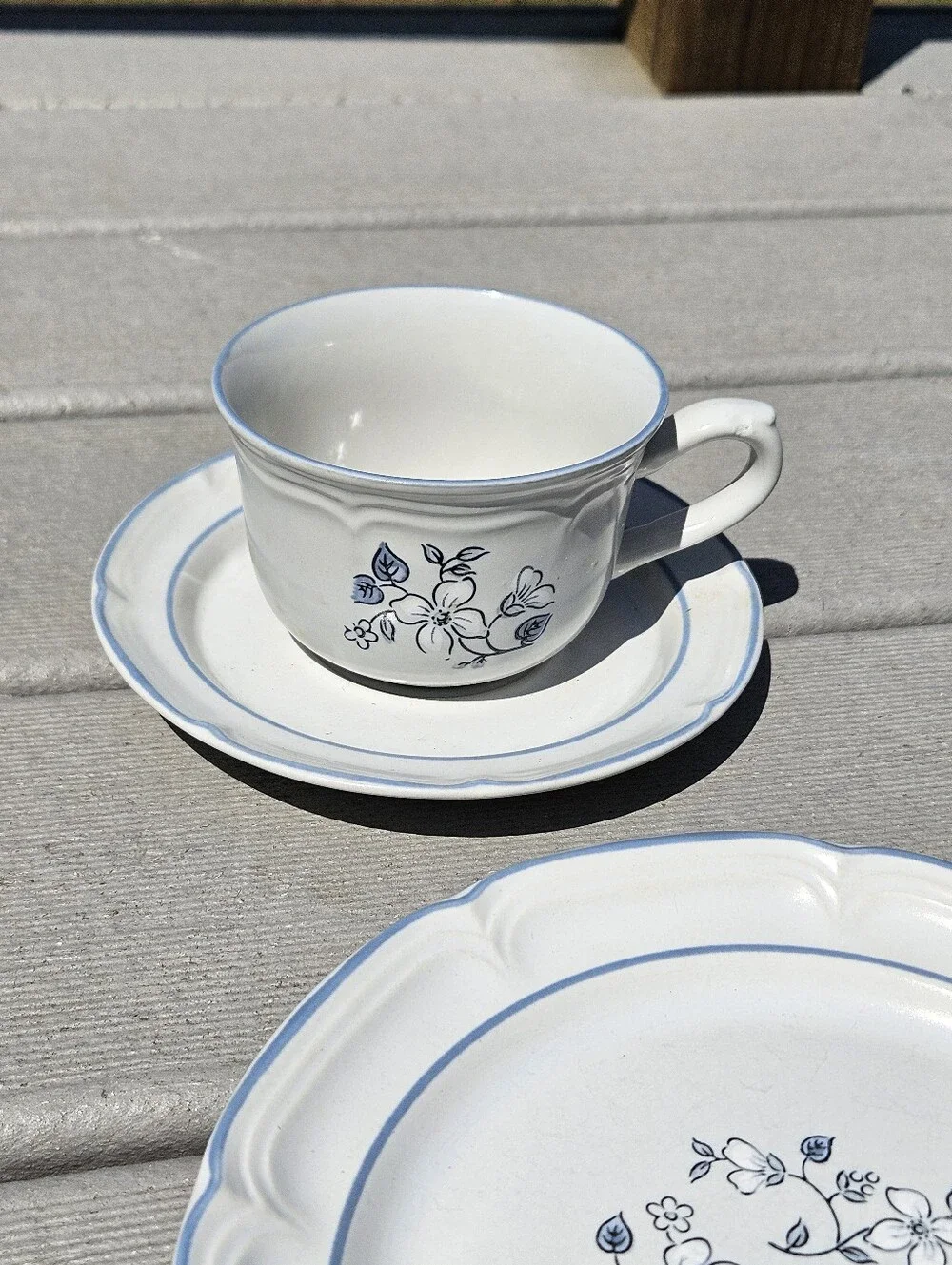 Vintage Covington Avondale Stoneware Dinnerware Set 5Pc Blue Flower Service 1